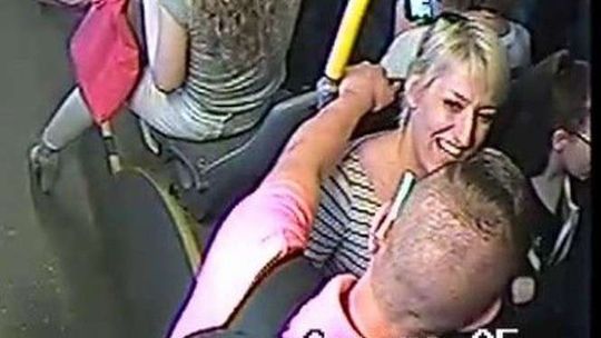 Lublin: Złodziejka nie miała żadnych oporów. Bezczelna kradzież w autobusie