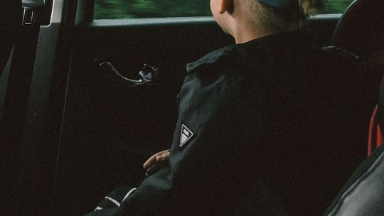 Lublin. Zostawiła dziecko w zamkniętym samochodzie na parkingu centrum handlowego