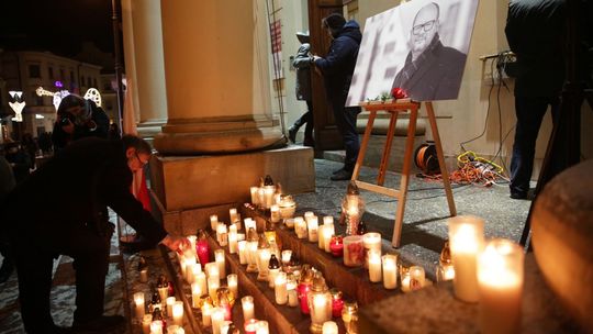 Lublinianie uczczą pamięć Pawła Adamowicza. Ułożą serce ze świec