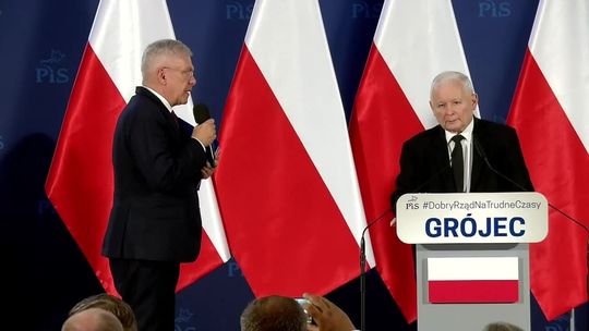 "Łubudubu", czyli "Szanowny i kochany panie prezesie". Karczewski czyta Kaczyńskiemu "kolejne bez wybierania pytanie"