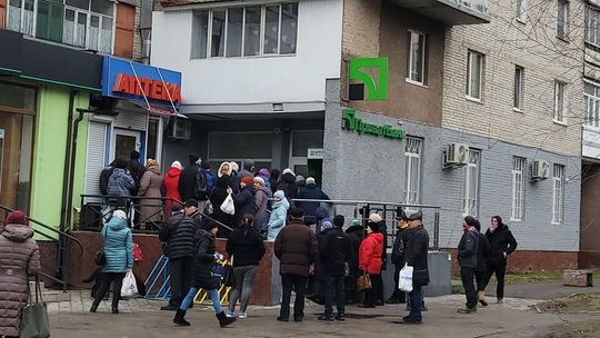 Łuck. Rano słuchać było wybuchy. Ludzie stoją w kolejkach