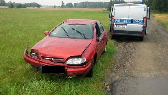 Łucka: Citroen zjechał do rowu i dachował