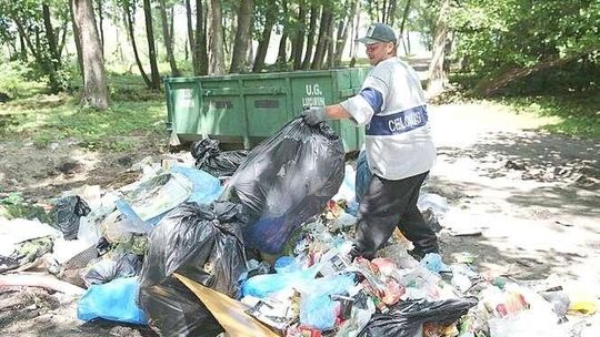 Ludwin: Wraca lato, wraca śmieciowy problem nad jeziorami