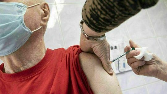 Ludzie chcą się szczepić, ale system nie nadąża