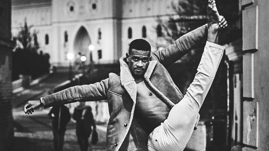 "Ludzie, których spotykam" - wystawa Piotra Jarugi w DDK Czechów