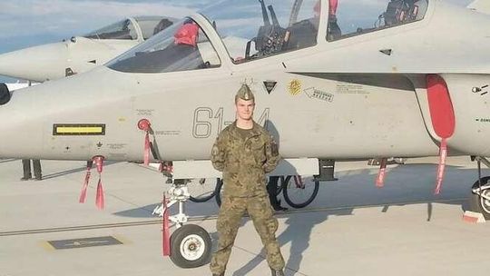 Łukasz stracił ojca, który zginął na służbie. Teraz sam chce zostać pilotem