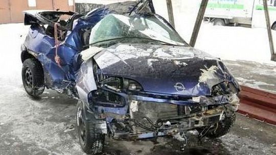 Łuków: Auto wjechało na drzewo. Dwie osoby nie żyją