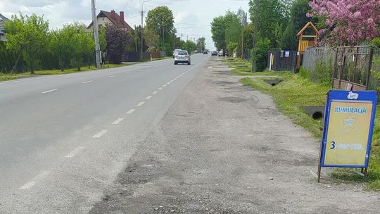 Łuków: Chodnik przy Łapiguzie. Rozmowa burmistrza z wiceministrem przyspieszy inwestycję?