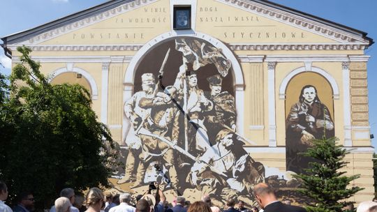 Łuków ma nowy mural. Odsłonili go ministrowie