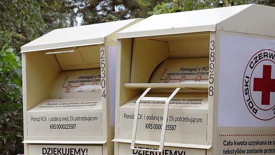 Łuków nie chce pojemników. PCK: złodzieje okradali nasze pojemniki na odzież