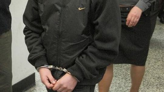 Łuków: Sadysta gwałcił i przypalał żelazkiem nastolatkę
