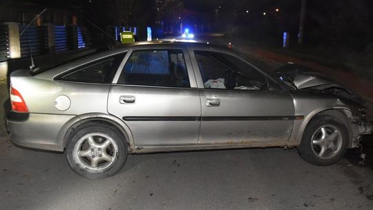 Łuków: Uderzenie było tak silne, że kierowca wypadł z samochodu