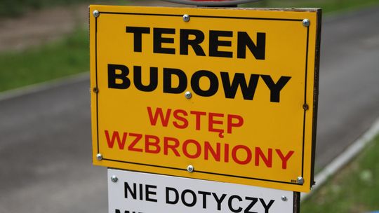 Łuków: Zalew Zimna Woda to plac budowy. Niektórzy łamią zakazy 