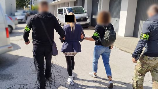 Luksusowe auta wysyłali wbrew sankcjom do Rosji i na Białoruś. Wyłudzili 40 mln VAT-u