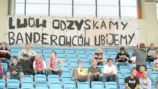 "Lwów odzyskamy, banderowców ubijemy". Jest wyrok za banery na meczu