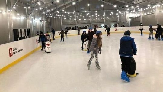 Łyżwiarze wyprzedzą św. Mikołaja. Nowy cennik na lodowisku w Opolu Lubelskim
