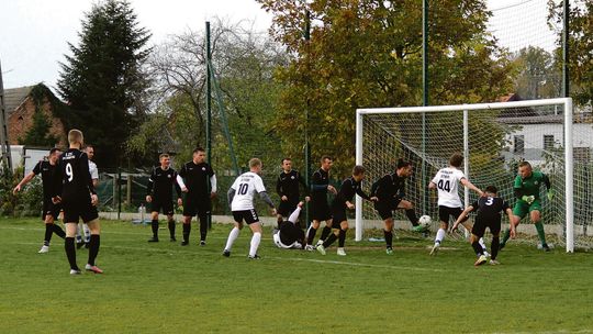 LZS Dobryń zamyka tabelę Keeza bialskiej klasy okręgowej. Wiosną ciężka batalia o utrzymanie?