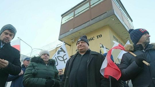 Łzy żony, złość syna. Lubelski rolnik poszedł za kratki wśród wycia syren