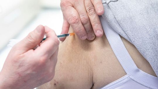 Ma 102 lata i zaszczepiła się przeciwko Covid. Jej córki są w tej samej grupie