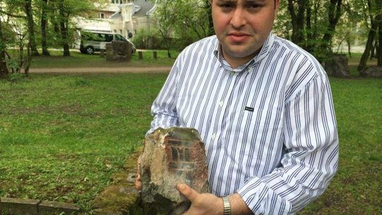 Macewy jako materiał budowlany. Teraz wracają na cmentarze