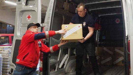 Magazyn cukierków zamienił się w magazyn darów. Ruszają huby z pomocą humanitarną