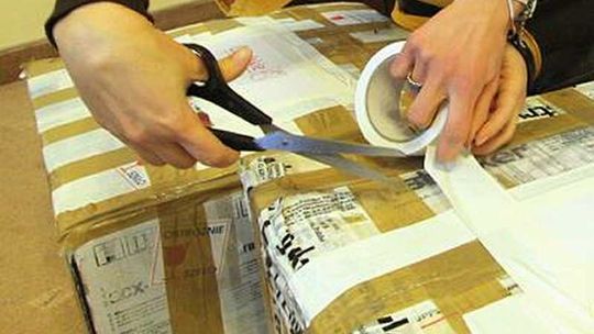 Magazynier firmy kurierskiej kradł paczki pocztowe
