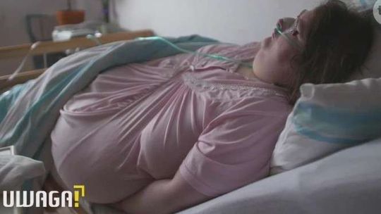 Magda waży ponad 200 kilogramów. Tyje nawet od wody [wideo]