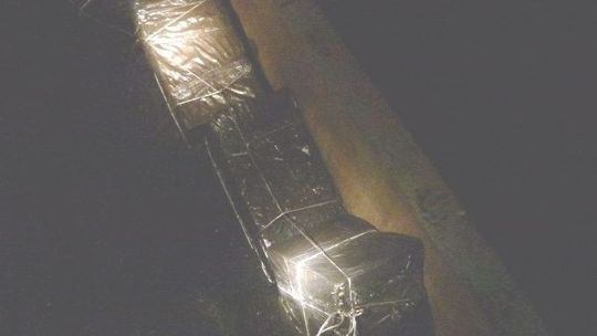 \"Magnaty\" przemytnicy ukryli pod węglowym miałem