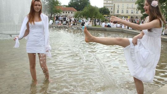 Majówka Filarecka: Rusałki pląsały w fontannie (wideo)