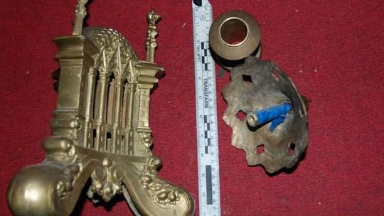 "Majstrowali" przy ołtarzu w kościele. Grozi im 5 lat więzienia