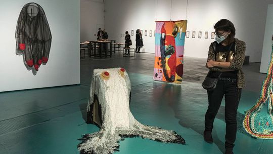 Majufes. Wystawa Mame-Loshn. Jidysz – Ciało – Język w Galerii Labirynt