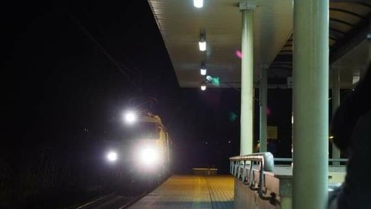 Makabra w pociągu. Nożownik groził matce z dzieckiem 