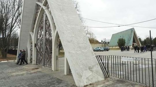 Makabryczna pomyłka ciał przed pogrzebem. Kto winny? Dwie sprzeczne relacje