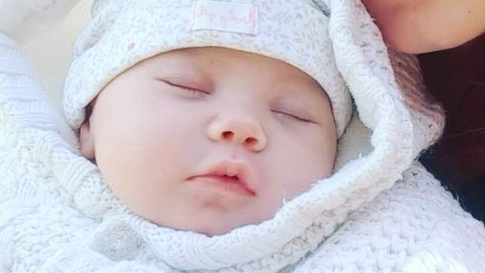 Mała Elizka po roku przegrała walkę o życie. Sprawą porodu zajmuje się prokuratura