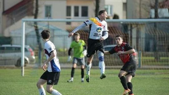 Małe kroczki Stali, osłabiona Piaksovia