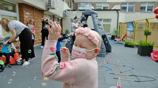 Mali pacjenci wychodzą na balkon. I... biorą urlop od choroby nowotworowej