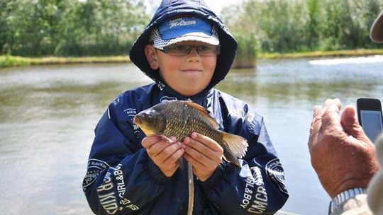 Mali wędkarze łowili ryby w Wierzbicy (zdjęcia)