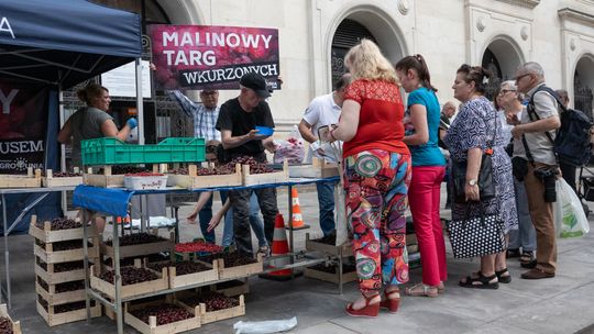 Malinowy targ wkurzonych pod ministerstwem. Jest zawiadomienie do CBA