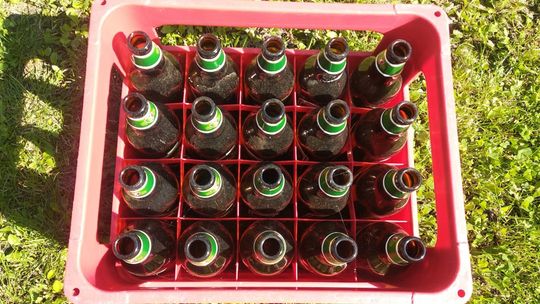 Mało sprytny ogródkowy złodziej. Zostawił dowód i prawo jazdy w domku, który okradł