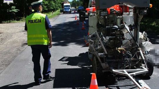 Malowali drogę, wjechał w nich bus. 42-latek zginął. Dwóch mężczyzn w szpitalu