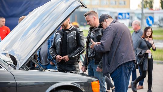 "Maluchy", polonezy i kilka aut zabytkowych. Bialskie Klasyki dla fanów motoryzacji [zdjęcia]