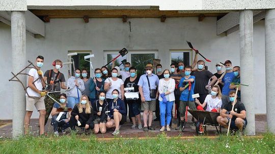 Malują, koszą, sprzątają. Wolontariusze we włodawskim hospicjum