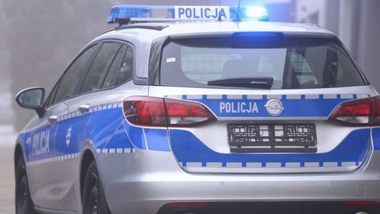 Mały chłopiec połknął baterię. Policjanci konwojowali go do szpitala przez cztery powiaty