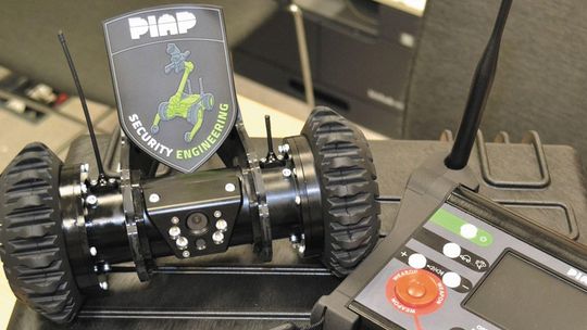 Mały robot dostał pracę na lotnisku Lublin