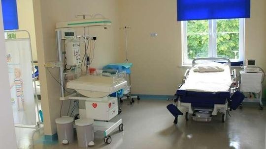 Mamy coraz częściej wybierają na poród szpital w Puławach. Ale mieszkańców miasta ubywa