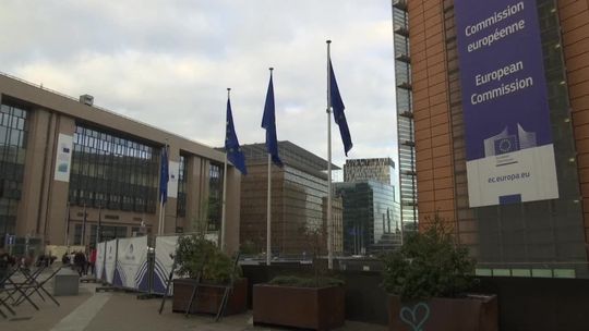 "Mamy wspaniałą nową umowę, która oddaje nam kontrolę". Osiągnięto porozumienie ws. brexitu