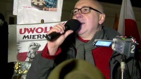 Manifestacja poparcia dla rządu PiS przed Pałacem Prezydenckim