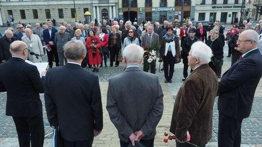 Manifestacja SLD na placu Litewskim