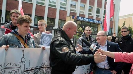 Marian Kowalski chce znowu występować w Radio Lublin. Pikieta przed rozgłośnią