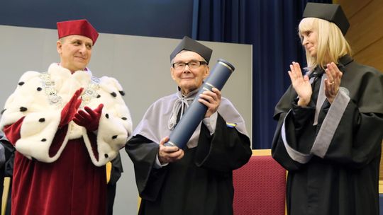 Marian Turski z tytułem doktora honoris causa UMCS